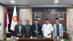 KH. Aus Hidayat Nur, Anggota Komisi II DPR RI Dapil Kaltim