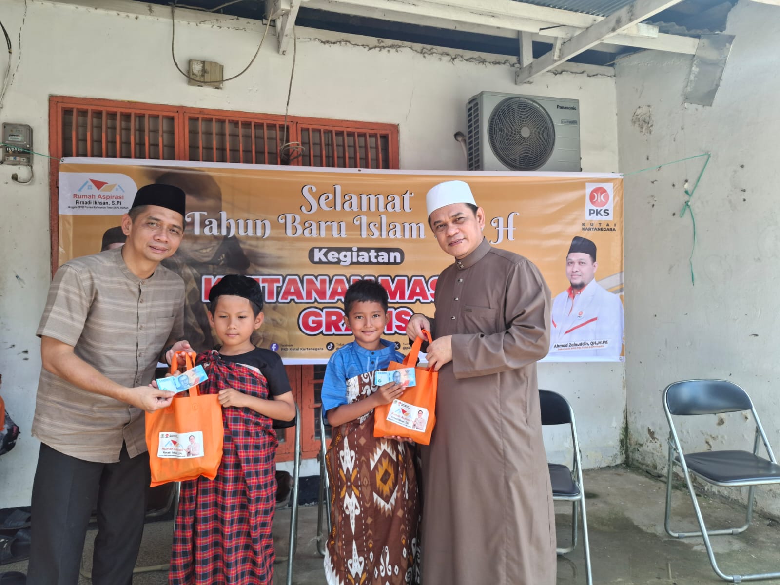Anggota DPRD Kaltim dari Dapil Kukar, Firnadi Ikhsan saat menghadiri Bakti Sosial Khitanan Massal di DPD PKS Kukar, Jumat (27/6/2025)