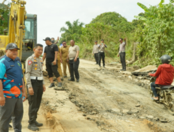 Kolaborasi Dinas PUPR Berau dan BPJN Tangani Jalan Rusak di KM 26 Berau – Bulungan