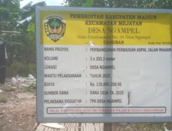 Pemdes Ngampel Madiun Perbaiki Jalan Aspal Gunakan Anggaran Dana Desa