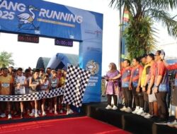 Dilepas Wali Kota Bontang Neni Moerniaeni, Ratusan Pelari Ikuti Bontang Running 2025