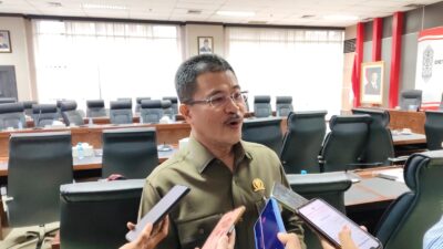 Darlis Pattalongi, Sekretaris Komisi IV DPRD Kalimantan Timur
