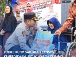 Polres Kutim Salurkan Bansos Kemerdekaan untuk Warga Kurang Mampu di Sangatta Utara
