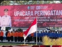 Pengibaran Sangsaka Merah Putih untuk Memperingati HUT RI Ke-80 di Kibarkan di Depan Pendopo Kabupaten Sampang