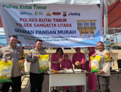 100 Paket Sembako Murah Dibagikan Polsek Sangatta untuk Warga
