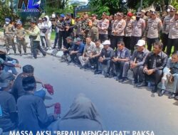 Massa Aksi “Berau Menggugat” Paksa DPRD Turun Dengarkan Aspirasi