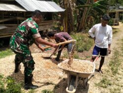 Bersama Membangun Desa, Babinsa dan Warga Pamekasan Gotong Royong