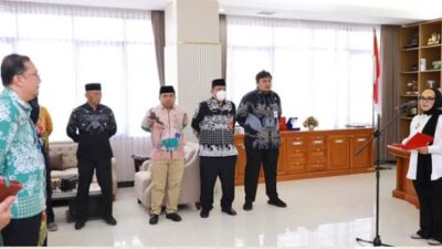 Wali Kota Bontang lantik pejabat fungsional baru termasuk dokter ahli dan administrator kesehatan di lingkungan Pemkot