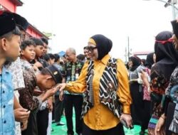 Bunda Neni Soroti Krisis Identitas di Puncak Bulan Bahasa