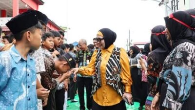 Bunda Neni Soroti Krisis Identitas di Puncak Bulan Bahasa