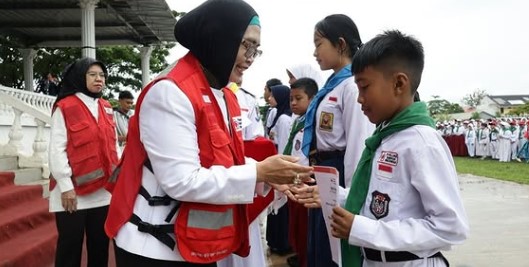 Wali Kota Bontang, Neni Moerniaeni, dalam peringatan HUT ke-80 Palang Merah Indonesia (PMI)
