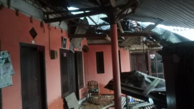 Angin Puting Beliung Terjang 6 Dusun , Ratusan Rumah Rusak Parah