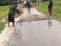 Kepedulian dan Gotong Royong Warga Pekalongan Laok Perbaiki Jalan Rusak , Patut Diapresiasi 