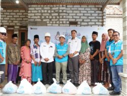 Dukung Pengentasan Kemiskinan, PLN UP3 Madura Berikan Listrik Gratis untuk Masyarakat Pamekasan