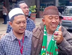 Datang ke Polres Lumajang Mas Dani Temui Kades Pakel Disambut Peluk  ‎