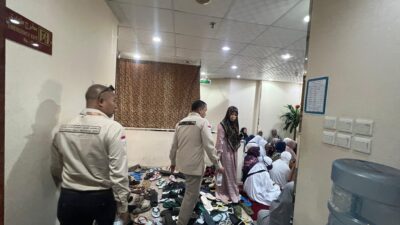 Hj. Ansari Sapa Langsung Jemaah Haji Madura di Sela Sidak Pelayanan Mekkah 