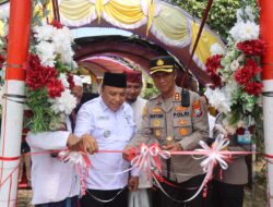 Kapolres Sampang AKBP Hartono Resmikan Jembatan Gantung Desa Tanggumong Hasil Gotong Royong Polisi-Warga