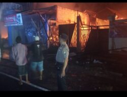 Puntung Rokok Bakar Gudang Kayu di Pasean, Kerugian Rp 2 Miliar