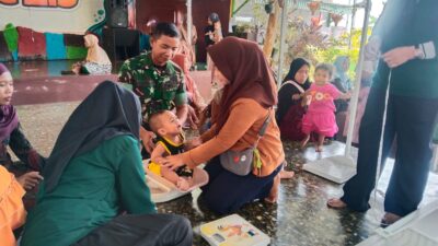 Babinsa Sertu Sudirman Jadi Garda Terdepan, Dampingi Posyandu Melati Kelurahan Kangenan Cegah Stunting