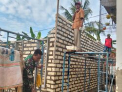 Gotong Royong Babinsa 0826 – 1 Pamekasan Bedah Rumah Ibu Suah, Atap Bocor Kini Jadi Rumah Layak Huni