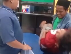 Ambulans Tak Kunjung Tiba, Ketua Madas Tambelangan Bawa Pasien ke RSUD dr. Moh Zyn Sampang Demi Selamatkan Nyawa