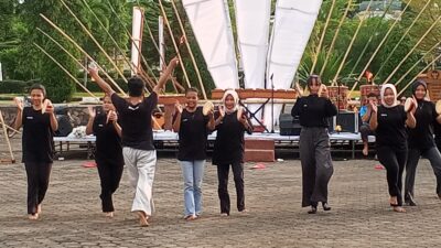 Gandang Lasuang Bergema Lagi, Festival Padusi Hidupkan Tradisi Perempuan Minangkabau di Pasbar.