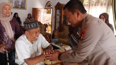 Tak Lupakan Jasa Para Sesepuh: Kapolres Pasaman Barat AKBP Agung Tribawanto Sambangi Purnawirawan dan Warakawuri, Wujud Penghormatan HUT Bhayangkara ke-80 Tahun 2026