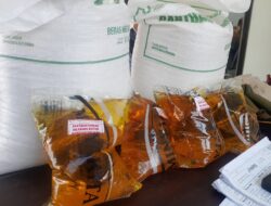 Miris, Penyaluran Beras 20 Kg dan Minyak Goreng 4 Liter di Kelurahan Kenanga-Sumber Diduga Ladang Pungli Oknum Ketua RT