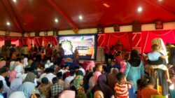 Ribuan Anak Yatim di Sampang Padati Pendopo Kabupaten Terima Santunan 10 Muharram dari Ketua TP-PKK Evi Slamet Junaidi 