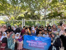 50 Penerima Manfaat Sumringah, Hijabi Madura Tebar Sarapan dan Santunan di 10 Muharram Kawasan Monumen Arek Lancor