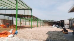 Uji Nyali Dinas Lingkungan Hidup menutup bau busuk dari Gudang Bulu Ayam Desa Kerandon-Talun