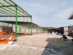 Uji Nyali Dinas Lingkungan Hidup menutup bau busuk dari Gudang Bulu Ayam Desa Kerandon-Talun