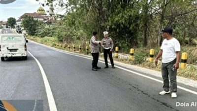 Diduga Hilang Keseimbangan Saat Mendahului, Ibu Muda di Sampang Tewas Tertabrak Dump Truck