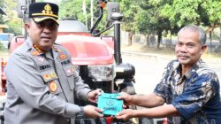 Kapolresta Cirebon Serahkan Bantuan Alsintan Kementan kepada Kelompok Tani, Perkuat Swasembada Pangan Nasional