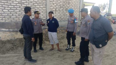 Kapolsek Camplong Beri Peringatan Keras Penambang Pasir Ilegal di Pesisir Desa Banjar Talela Sampang, Ancam Jerat UU Minerba dan UU Lingkungan Hidup
