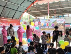 Polres Kutai Barat Bersama Polsek Melak dan Bhayangkari Gelar Trauma Healing untuk 60 Korban Longsor di Muara Bunyut