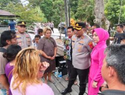 Kapolres Kutai Barat Bersama Bhayangkari Salurkan Bantuan dan Tinjau Langsung Lokasi Longsor di Muara Bunyut