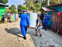 Satpolairud Polres Kutai Barat Turun Langsung Evakuasi Warga dan Dirikan Tenda Darurat di Lokasi Longsor Muara Bunyut
