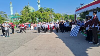 Tanamkan Disiplin dan Kebersamaan, Bupati Kholilurrahman Lepas Lomba Gerak Jalan Tingkat SD se-Kabupaten Pamekasan