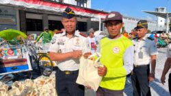 Sambut HUT ke-81 Kemerdekaan RI, Lapas Narkotika Pamekasan Gelar Bakti Sosial dan Bagikan 125 Paket Beras Serta Bantuan Tunai untuk Tukang Becak