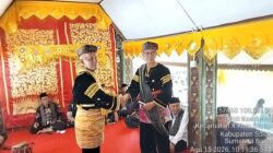 Gelar Turun-Temurun Dijaga, Alisman Dt. Majo Sinaro Dikukuhkan Sebagai Manti Adat Suku Payo Boda ke-8 di Nagari Bukit Kandung