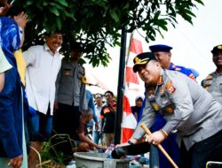 Peduli Warga Terdampak Kekeringan, Polresta Cirebon Distribusikan 6.000 Liter Air Bersih ke Desa Slangit