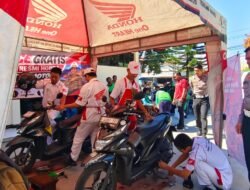 Puluhan Driver Ojol di Kuningan Dapat Servis dan Ganti Oli Gratis dari Polres