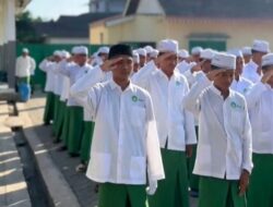 Dengan Sarung dan Peci, Santri Ponpes Gedangan Sampang Teguhkan Cinta NKRI di HUT Ke-81 RI