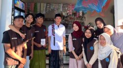 Dari Tunai ke Scan: Kisah Toko Sembako di Pakong yang Kini Go Digital Berkat Mahasiswa KKN
