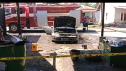 Mobil Sedan Terbakar di Lingkuang Aua, Diduga Akibat Percikan Las Karbit