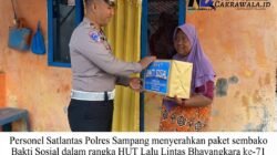 HUT Lalu Lintas Bhayangkara Ke – 71, Satlantas Polres Sampang Berbagi Kebahagiaan Bersama Abang Becak di Banyuanyar 