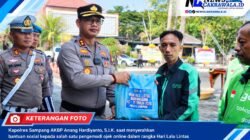 Di Hari Lalu Lintas Bhayangkara KE 71, Kapolres Sampang Ganjar 40 Personel Berprestasi dan Rangkul Komunitas Ojol Sebagai Mitra Keselamatan 