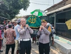 Kapolsek Kedawung Antar Jenazah Korban, Bentuk Empati Polisi kepada Keluarga