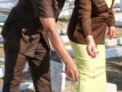 Peringati Hari Lahir Kejaksaan RI Ke-81, Kejari Sampang Gelar Ziarah dan Tabur Bunga di TMP Kusuma Negara